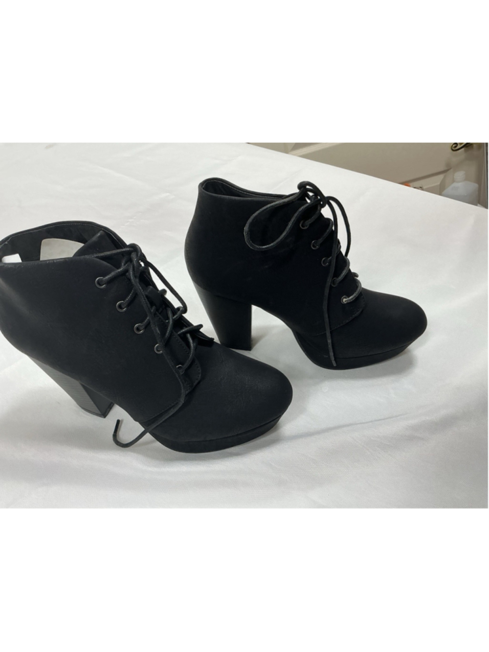 Womans New Bella Marie Goldie Platform Ankle Bootie Size 7.5 Black Lace Up